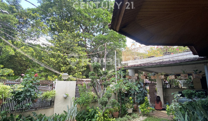 House in the Center of Kebayoran Baru Location with City Park in Front