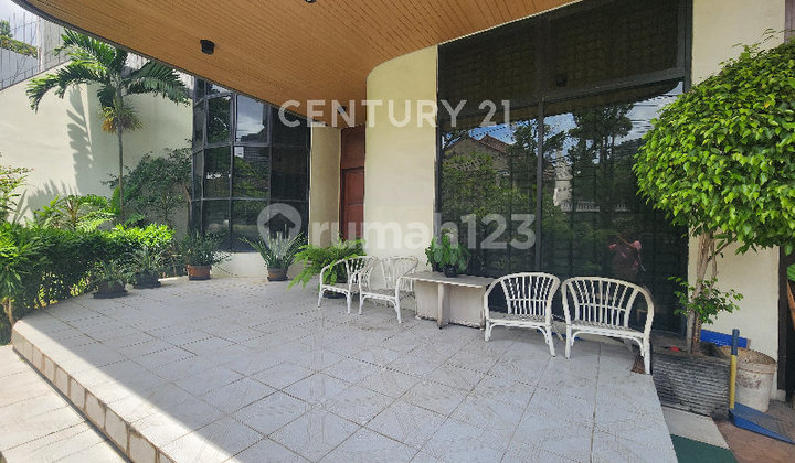 Old House in a Prestigious Location in Menteng, Central Jakarta. 2