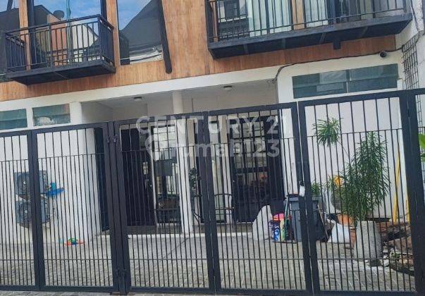 Dijual Rumah Tiga Lantai Cocok Untuk Usaha 1