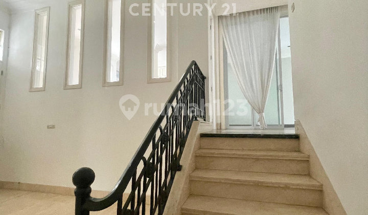 Ready-to-Live Luxury House in Prime Kebayoran Baru Area 2