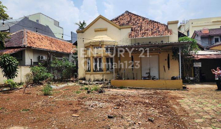 Rumah Hitung Tanah Di Area Komersial Di Menteng 1