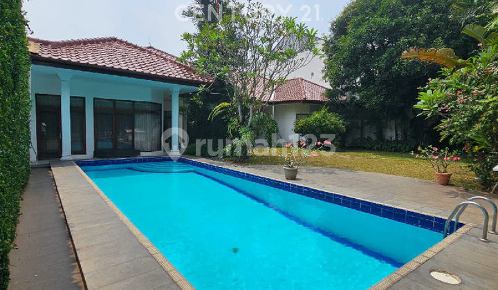Rumah Modern Dengan Kolam Renang Pejaten Barat Jakarta Selatan