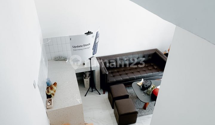 RUMAH 2 LANTAI PILIHAN YANG NYAMAN DAN ELEGAN 2