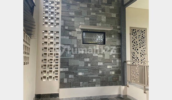 3-story house with 262m2 land area, brand new in Villa Melati Mas, sold cheap and fast. 2