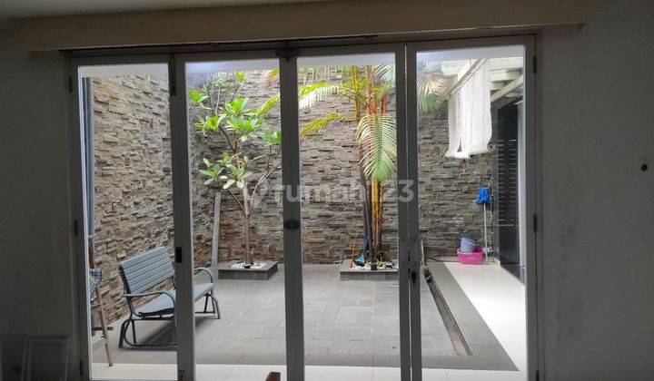 Dijual Rumah Modern Minimalis 2 Lantai di Green Ville Semi Furnished, Luas 214m2 2