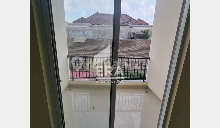 Rumah Baru dijual cepat luas tanah 45m2 3 1/2 lantai di mangga 23 1 mobil duri kepa kebon jeruk jakarta barah 2