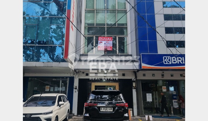 Grand Pasar Minggu 3-story shop house in South Jakarta for quick sale