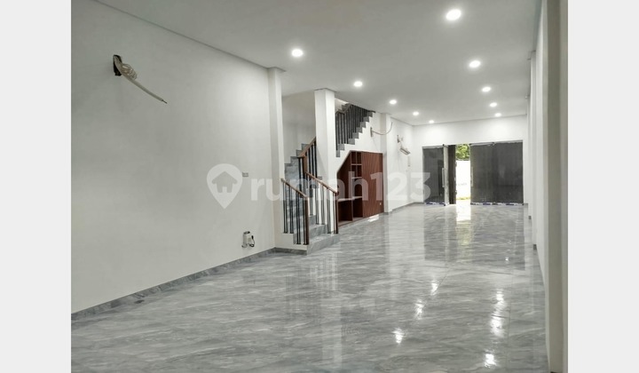 3-Storey Shop House in Arjuna Utara, Good and New, 300M, Year, Grogol, West Jakarta 2