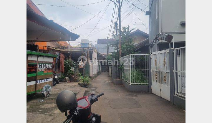Rumah Minimalis 2 lantai di Utan Kayu gang satu motor jakarta timur 1