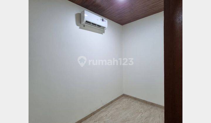 Rumah disewakan 2 1/2 lantai 2 kamar tidur motor only dijalan salak 2