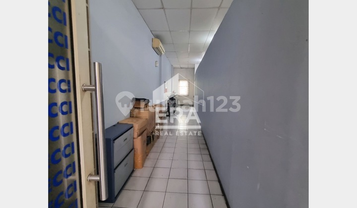 Grand Pasar Minggu 3-story shop house in South Jakarta for quick sale