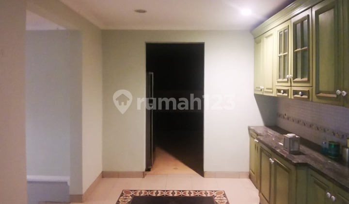 Nice 2-story house in Tomang near Central Park Mall and Orchid Garden, Grogol, West Jakarta 2