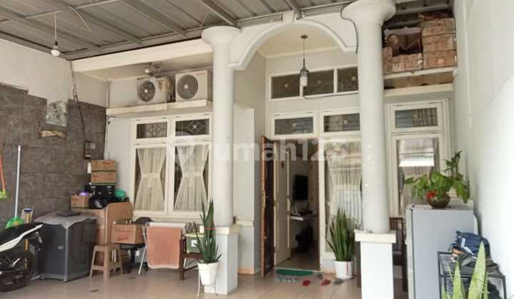 A single-story house in the Budi Indah Daan Mogot housing complex, Banten. 2