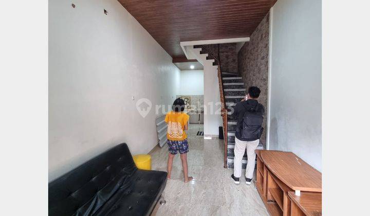 Rumah disewakan 2 1/2 lantai 2 kamar tidur motor only dijalan salak 1