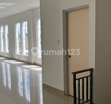 For Rent Fast New Shop House Ready to Occupied 4 Units Side by Side in Modernland Tangerang For Rent Fast New Shop House Ready to Occupied 4 Units Side by Side in Modernland Tangerang