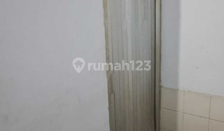 Affordable Sale of a Spacious 77 M2 House in Cipondoh Makmur, Tangerang 2