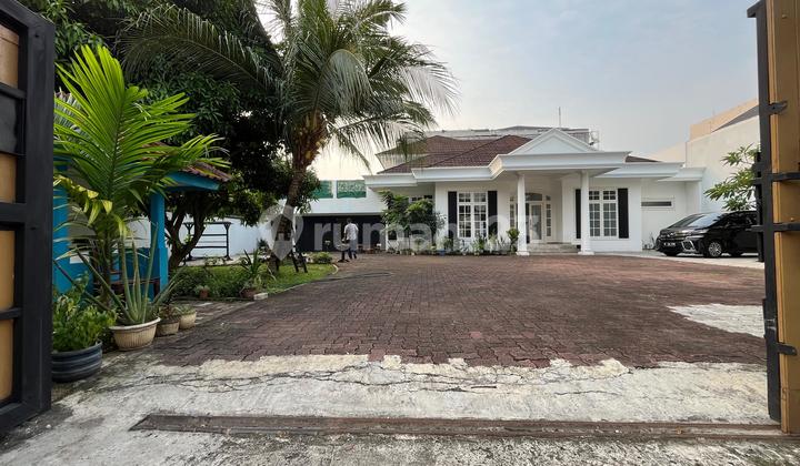 Disewakan Rumah Mewah Semi Furnished di Pondok Labu Cilandak Jakarta Selatan 1