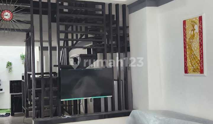 Dijual Rumah Milenial 3 Lantai Fully Furnished di Muara Karang Jakarta Utara