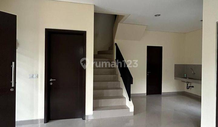 Dijual Cepat Rumah Posisi Hoek Rapi Siap Huni Di The Savia Bsd 2