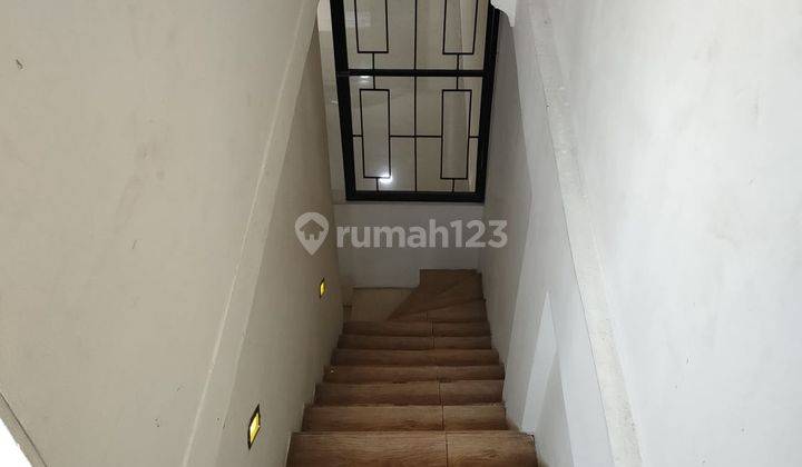 Disewakan Rumah 2 Lantai di Cluster Taman Royal 3 Tangerang 17