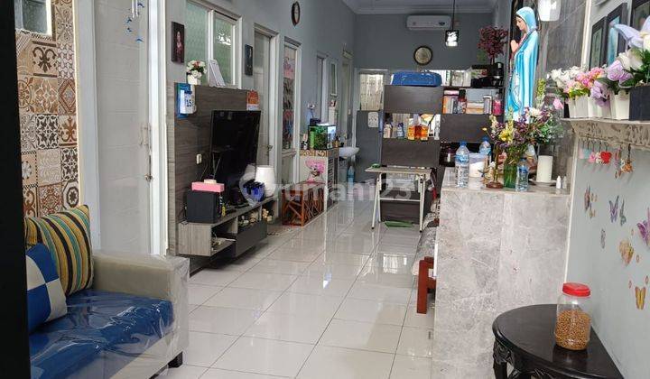 DIJUAL CEPAT RUMAH RAPI 2 LANTAI ADA KOLAM IKAN DI CLUSTER CATTLEYA BANJAR WIJAYA 2