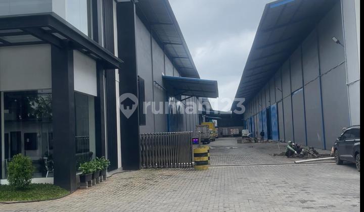 For Rent Quickly, Ready-to-Use Warehouse, Area 318 M2 in Daan Mogot Tangerang For Rent Quickly, Ready-to-Use Warehouse, Area 318 M2 in Daan Mogot Tangerang