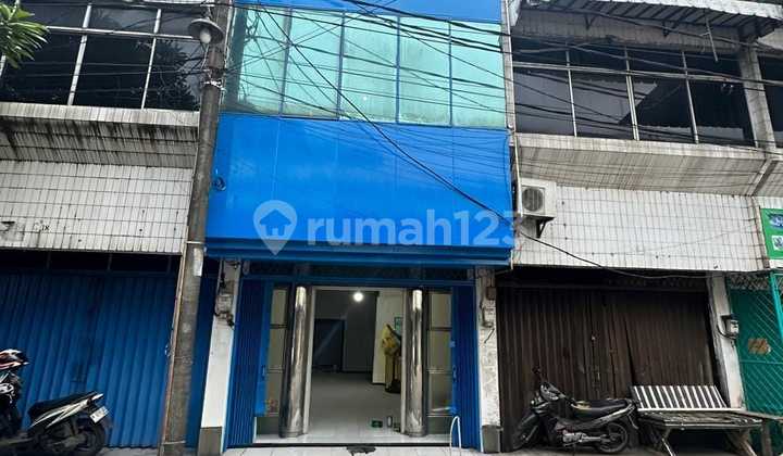 For Rent Quick 3-Story Shop House Ready to Use in Harmoni Cimone Shop House Complex Tangerang For Rent Quick 3-Story Shop House Ready to Use in Harmoni Cimone Shop House Complex Tangerang
