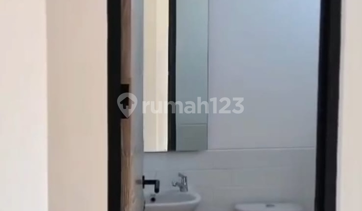 For Sale Ready-to-Use Shophouse at Lakeview Drive Hive Crest Park Serpong 2