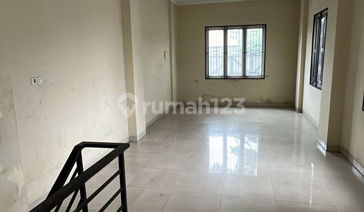 For Rent 3-Story Shop House on Jl Raya Merdeka, Tangerang City