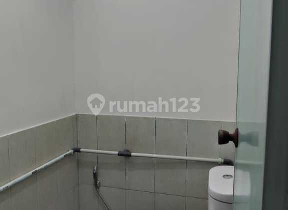 For Rent Quick 3-Story Shop House Ready to Use in Harmoni Cimone Shop House Complex Tangerang 2