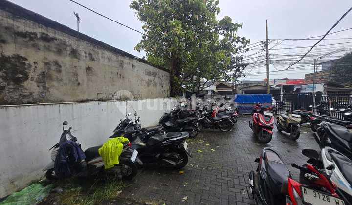 For Rent Fast 4-Unit Row Shop 3.5 Floors on Jl Raya Moh Toha, Tangerang City 2