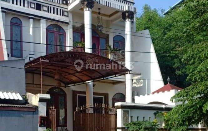 Dijual Cepat Rumah 2.5 Lantai Kamar 6+1 di Kencana Loka BSD 1