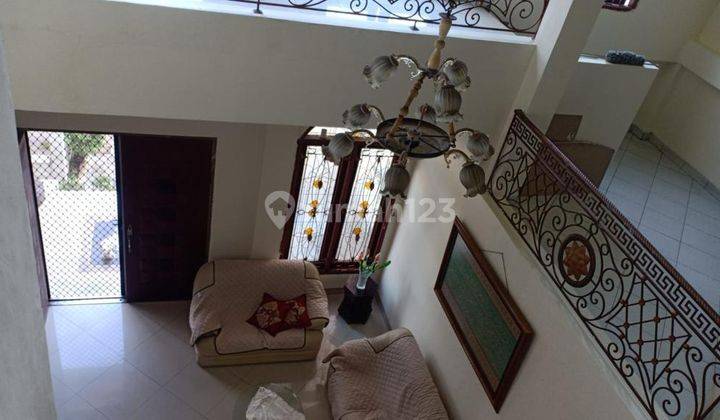 Dijual Cepat Rumah 2.5 Lantai Kamar 6+1 di Kencana Loka BSD 2