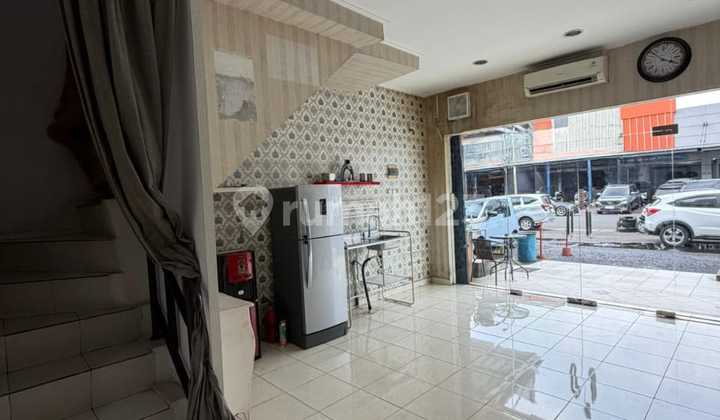 For Sale: Frankfurt Shop House, Good Condition, Ready to Occupy in a Busy Area, Facing the Road in Gading Serpong. For Sale: Frankfurt Shop House, Good Condition, Ready to Occupy in a Busy Area, Facing the Road in Gading Serpong.