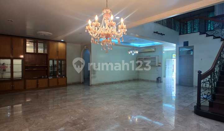 For Quick Sale: House Near Toll Access and Mall in Tomang, West Jakarta