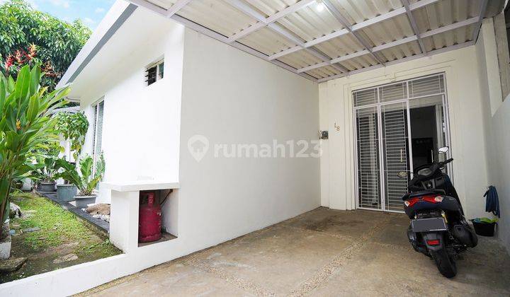 Rumah Hook Asri 9 Menit ke Stasiun KA Depok LT 194 Harga Nego Dibantu KPR J11094 2