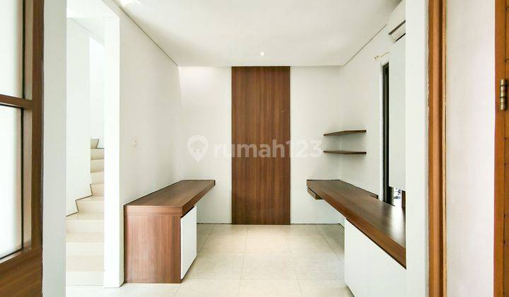 Rumah Semi Furnished Strategis 15 Menit ke Cinere Bellevue Mall Siap KPR J26029 2