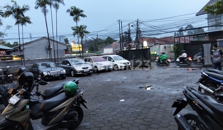 Lebak Bulus Area, Spacious Parking, 5 Minutes to MRT Fatmawati 2