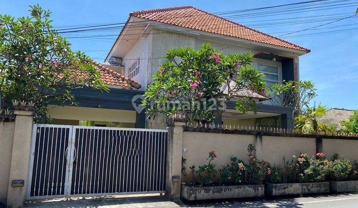 Di jual rumah cantik 2 lantai di Renon 1