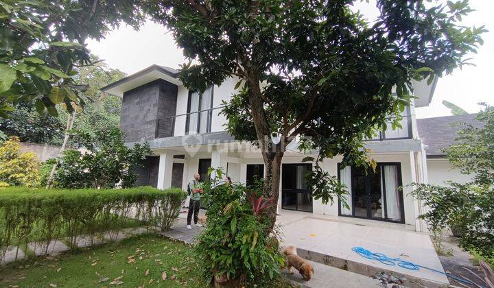 Disewakan Rumah dengan Taman yg Luas di kerobokan 1