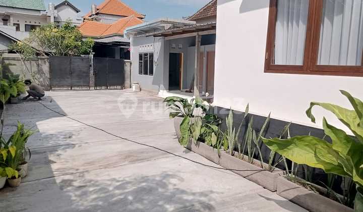Beautiful House with a Large Yard for Rent in Kesiman