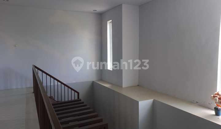 Disewakan Runah Furnished 2 Lantai di Renon 2