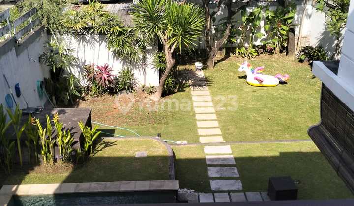 Disewakan Villa Cantik Dengan Taman Di Sunset Road Seminyak 2