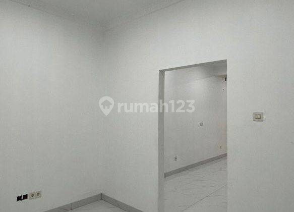 Di Jual Rumah 2 Lantai Di Cengkareng American Classic Style, Minimalis Siap Huni 2