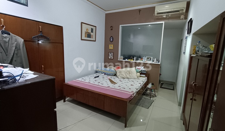 Di Jual Rumah 2 Lantai Di Tomang, Semi Furnish Rapih Dan Terawat 2
