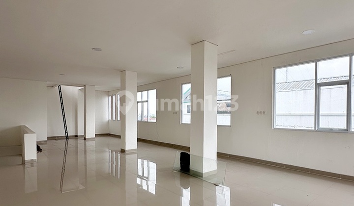 Di Jual Ruko Baru 3 Lantai di Tebet, Strategis Komersial Area