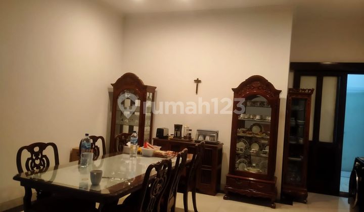 For Sale: 2.5-Story Modern Minimalist Pondok Indah House, Ready to Move In