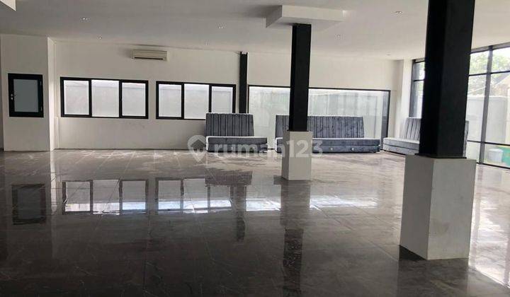 Di Jual Gedung dan Tanah Strategis Palmerah, Jalan Lebar 1