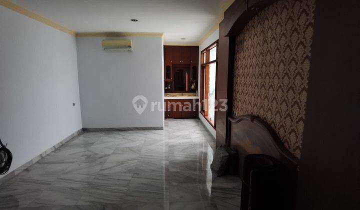 Di Jual Rumah 2,5 Lantai di Meruya, SHM, Interior Mewah 2