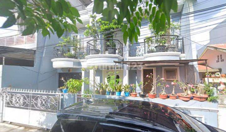 Di Jual Rumah 2 Lantai di Tomang, Surat Lengkap, Bagus 1